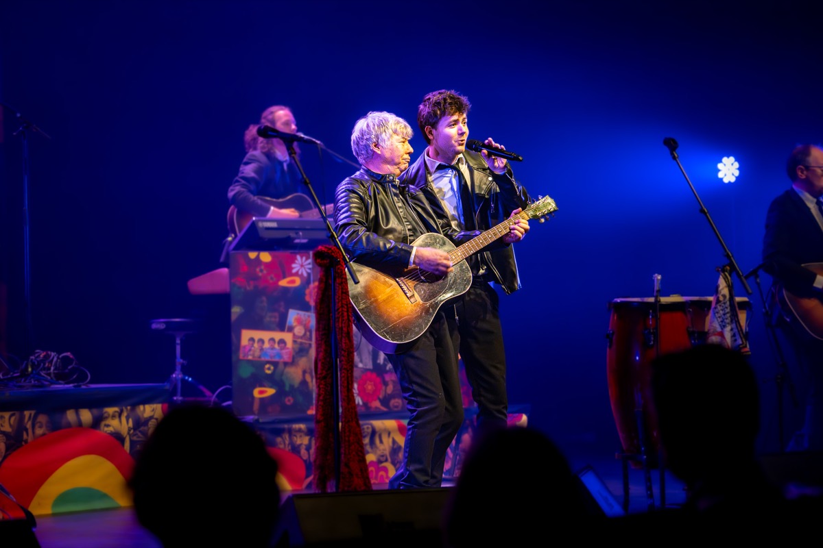 Tor Henning Olsen and Joachim Olsen on stage together